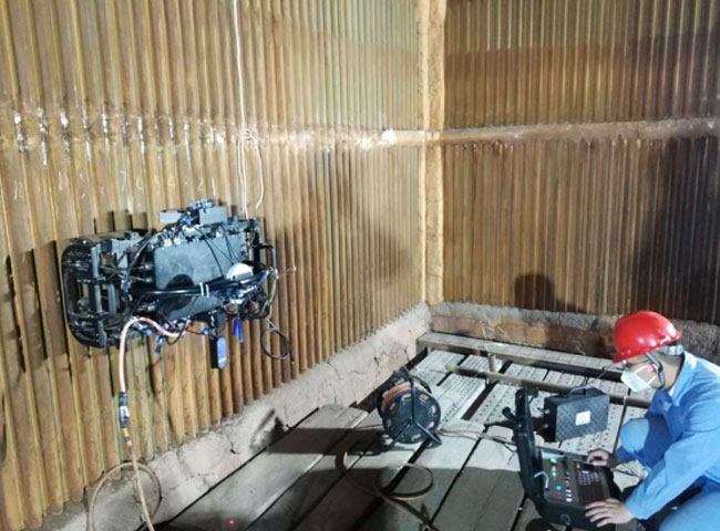 水冷壁机器人防腐施工