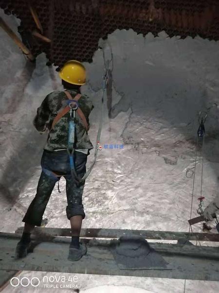 上海上电漕泾发电磨煤机进口热一次风道龟甲网防磨施工服务